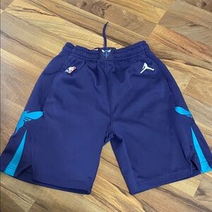 Nike Hornets Basketball Shorts Youth medium